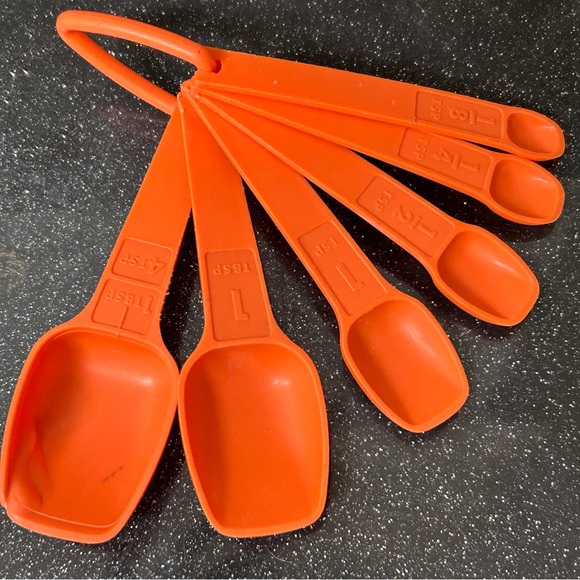 2 Tupperware Measuring Set - Picture 3 of 7